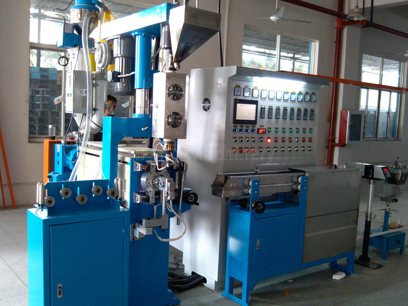 太陽能光伏電纜設(shè)備:加快新能源全產(chǎn)業(yè)鏈建設(shè)